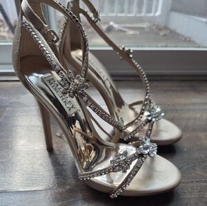 Gorgeous Badgley Mischka Strappy High Heel Sandals in Champagne